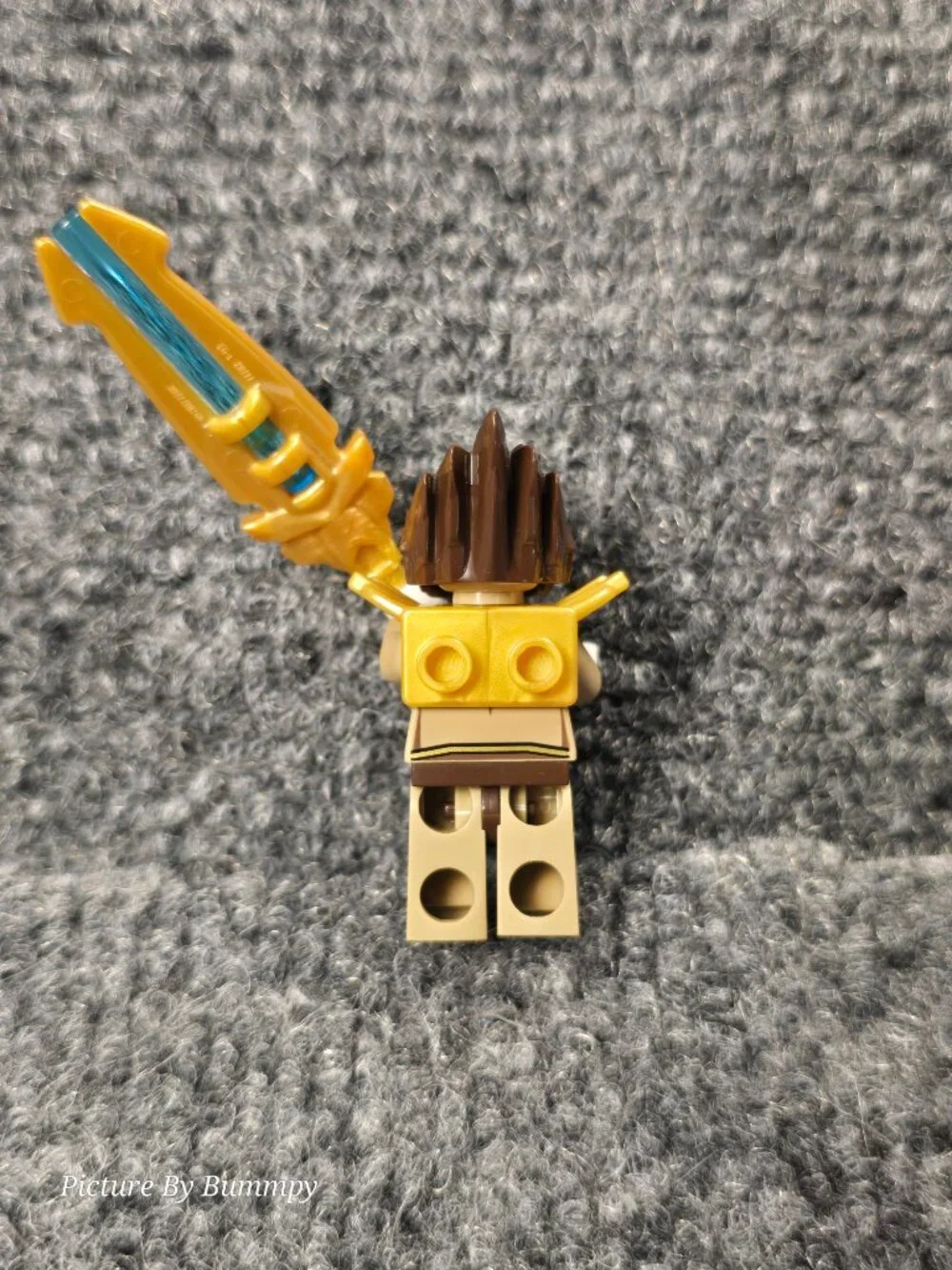 Lego Minifigure Longtooth from the Legends of Chima series